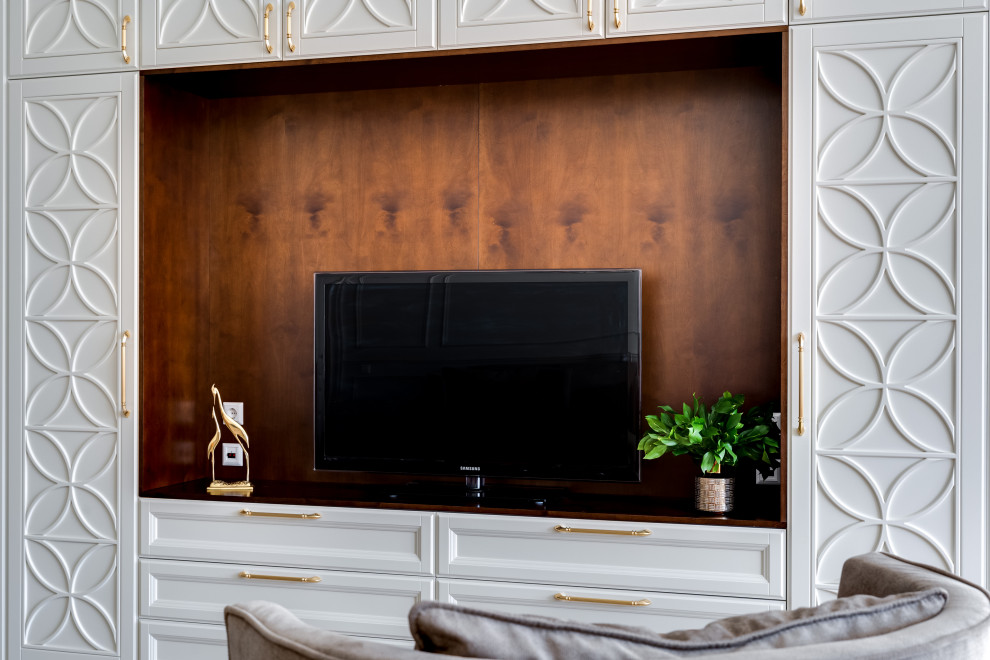 Просторная гостинная с функциональной мебелью