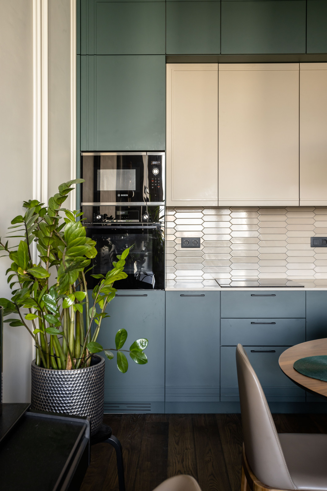 Минимализм и элегантность: кухня в одну стену