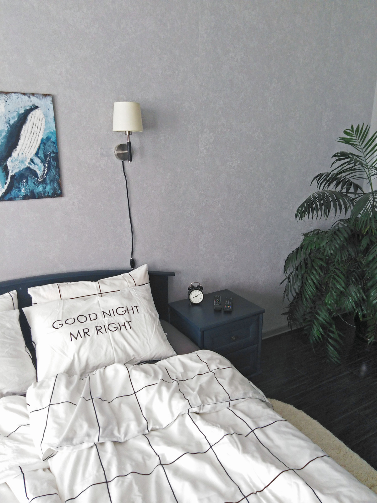 Кровать и тумбы