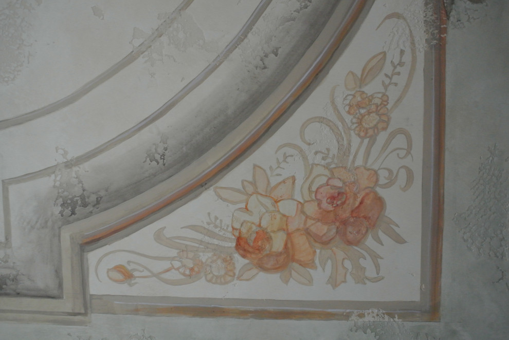 роспись в изголовье кровати