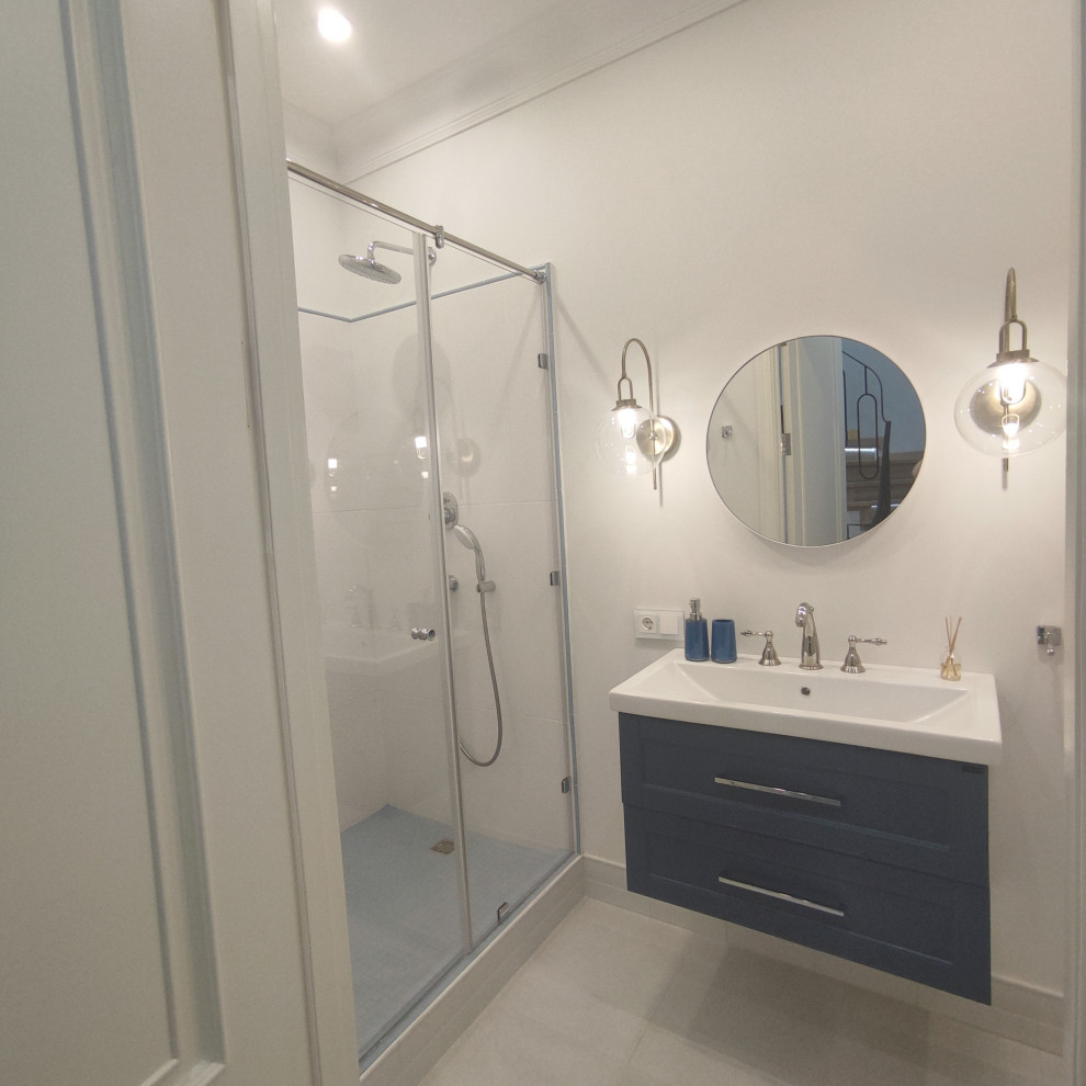 Двухуровневая светлая квартира в неоклассическом стиле