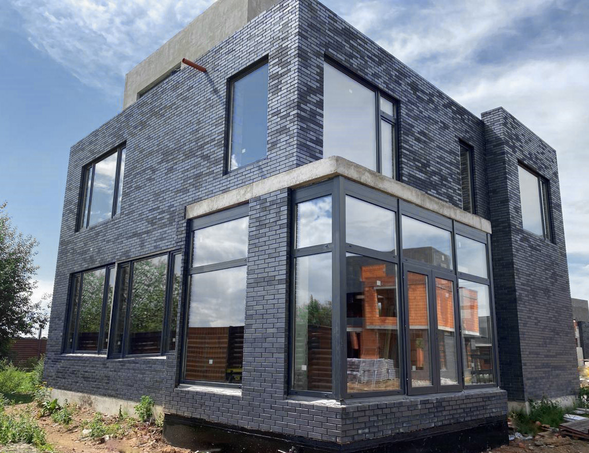 Обложка проекта: ЗАГОРОДНЫЙ ДОМ В HYGGE HOUSE. КОМПЛЕКСНОЕ ОСТЕКЛЕНИЕ