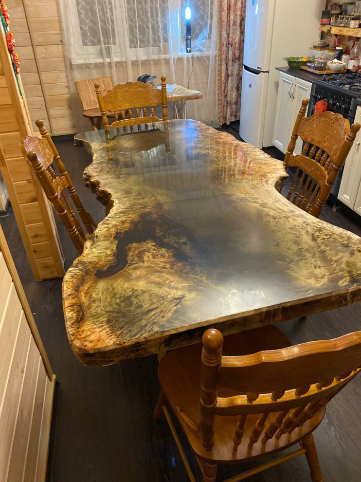 Обеденный стол из слэба капового тополя