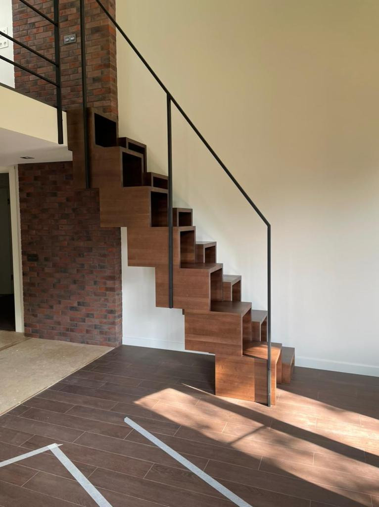 маленькая лестница на антресоль