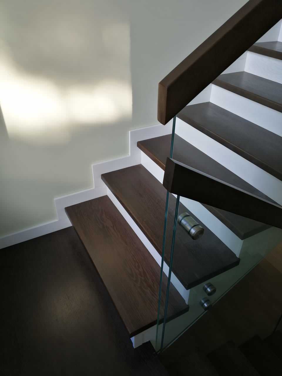 Лестница со стеклянным ограждением