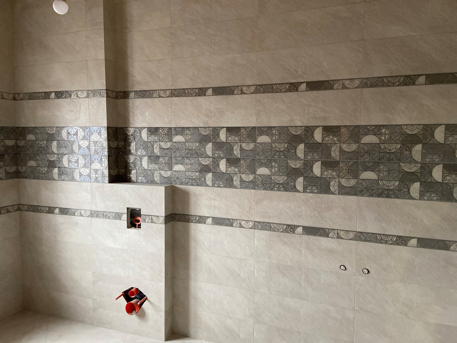 Укладка керамогранита в ваной