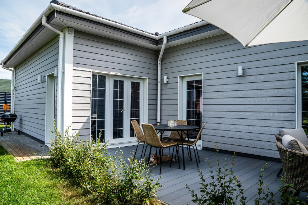 Одноэтажный серый дом