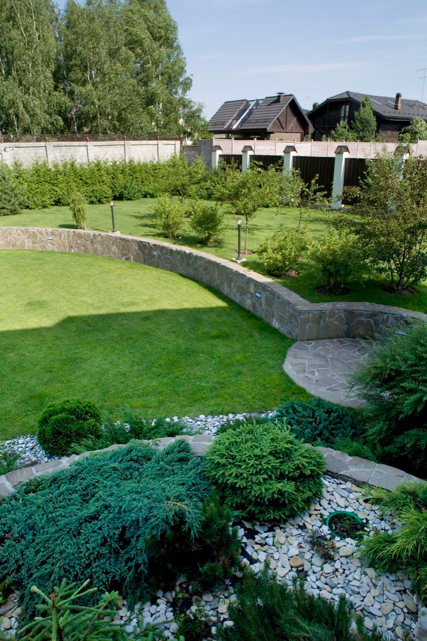 Камень в саду. Наши работы прошлых лет.