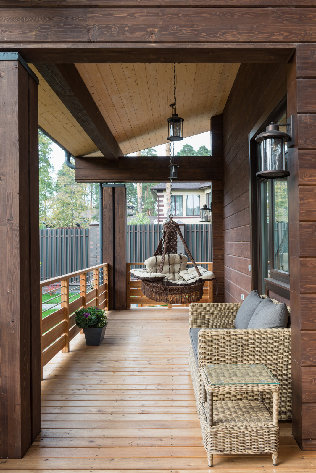 Остекление дома, веранды и гаража деревянными окна из сосны