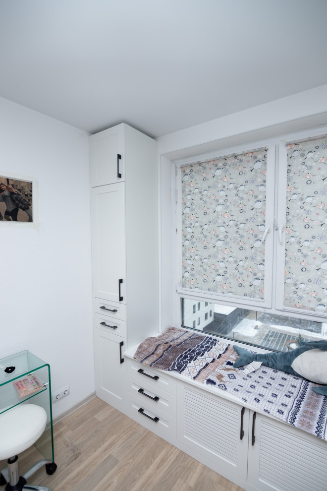 Меблировка подростковой комнаты в нейтральных цветах