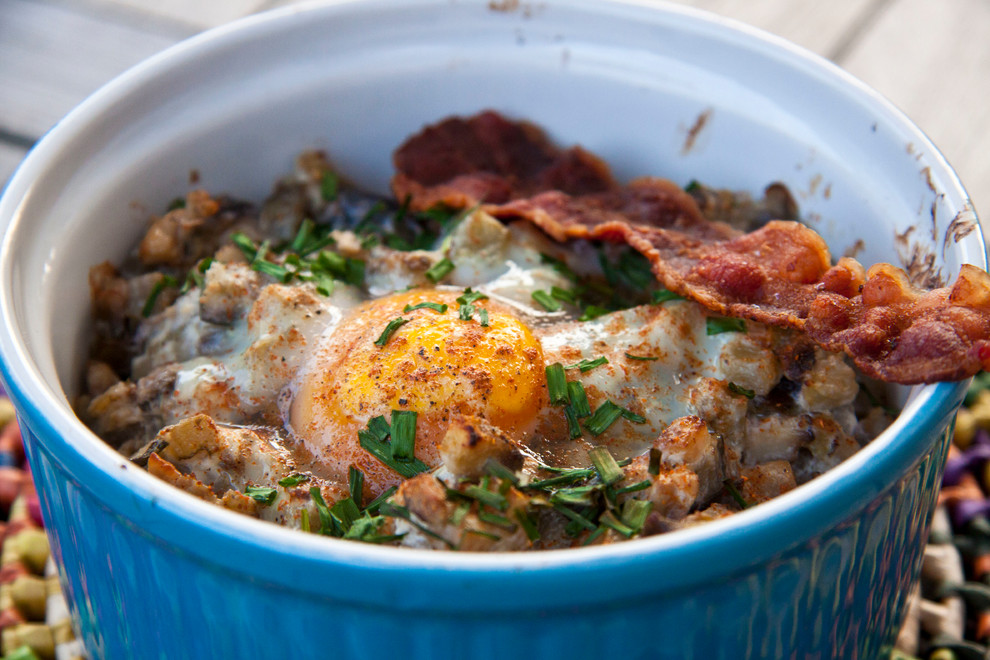 Рецепт: Запеканка из баклажанов, яиц и чипсов из бекона