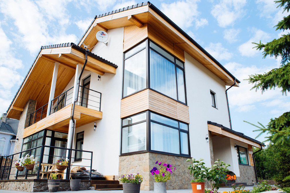 Белый коттедж в поселке Киссолово