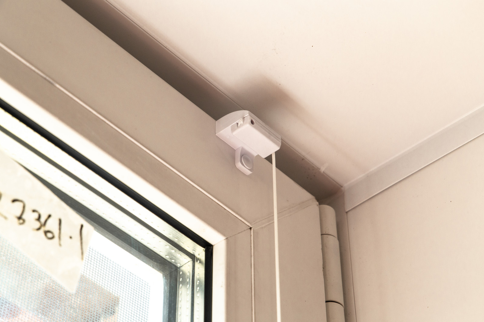 Плиссе на окно в коттедж