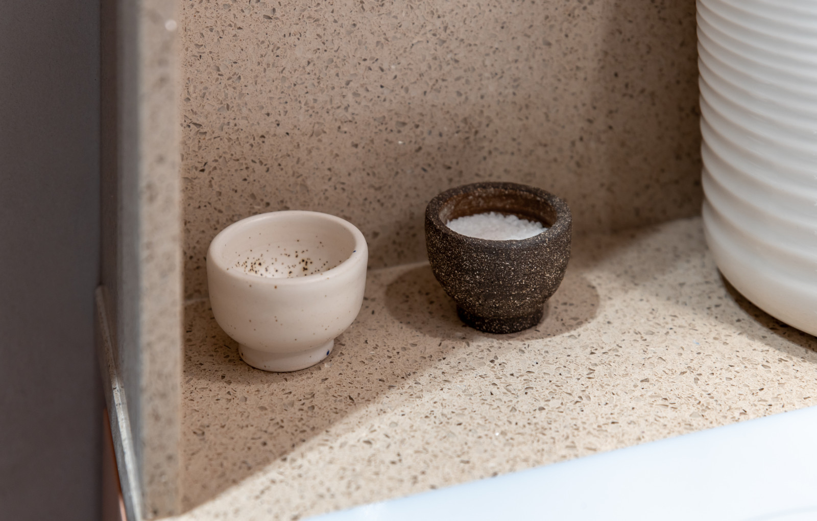 Тропическая кухня под цветком протеи