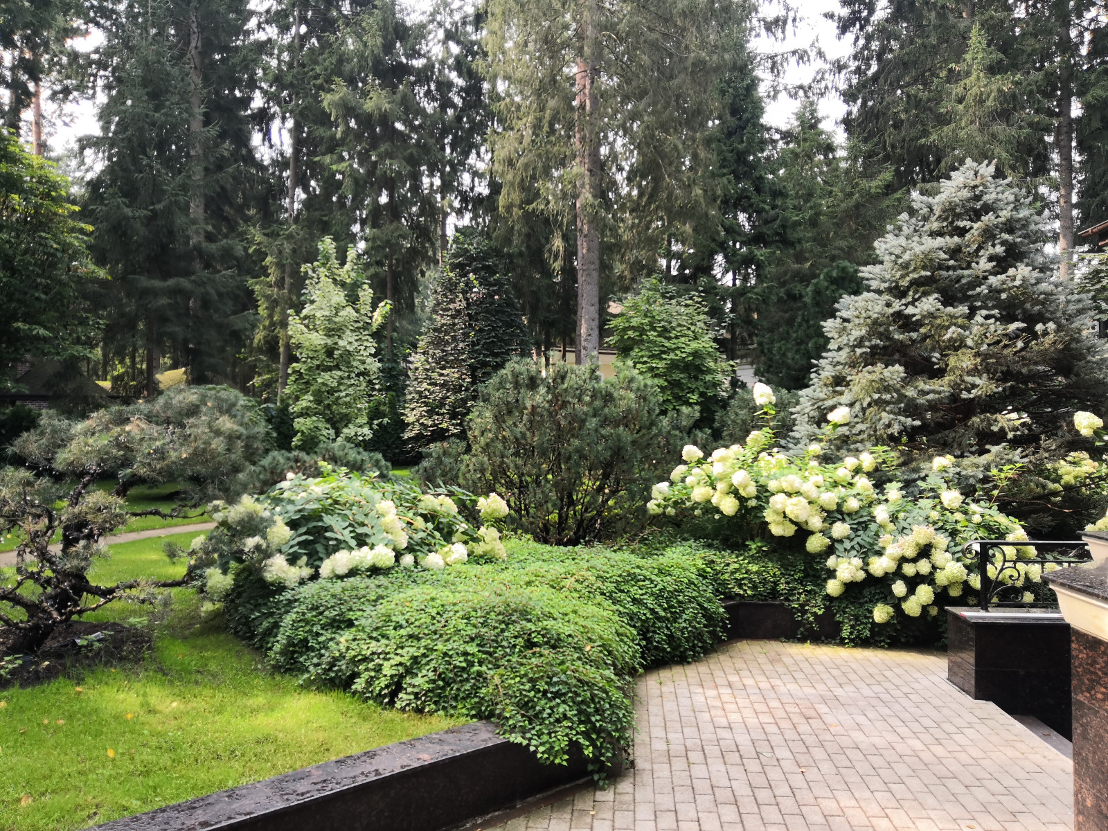 Landscape design of the territory (Moscow region, Sherwood village)