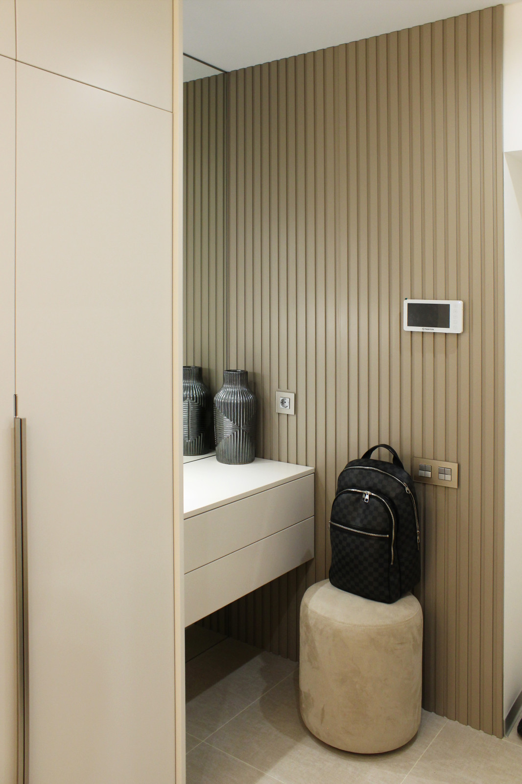 Обложка проекта: Г.Бор. Дизайнер Полина Кравчук.