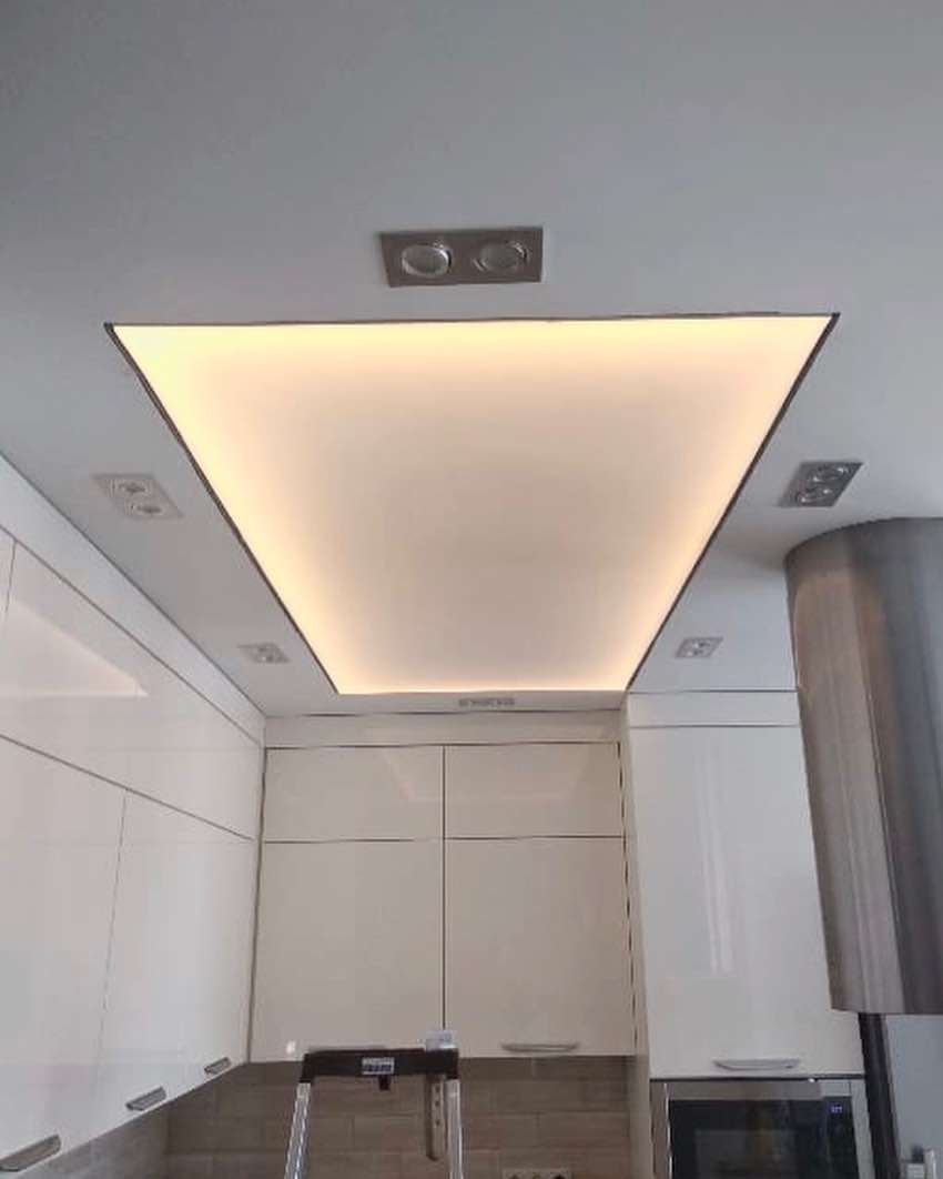 Обложка проекта: потолки с полной засветкой