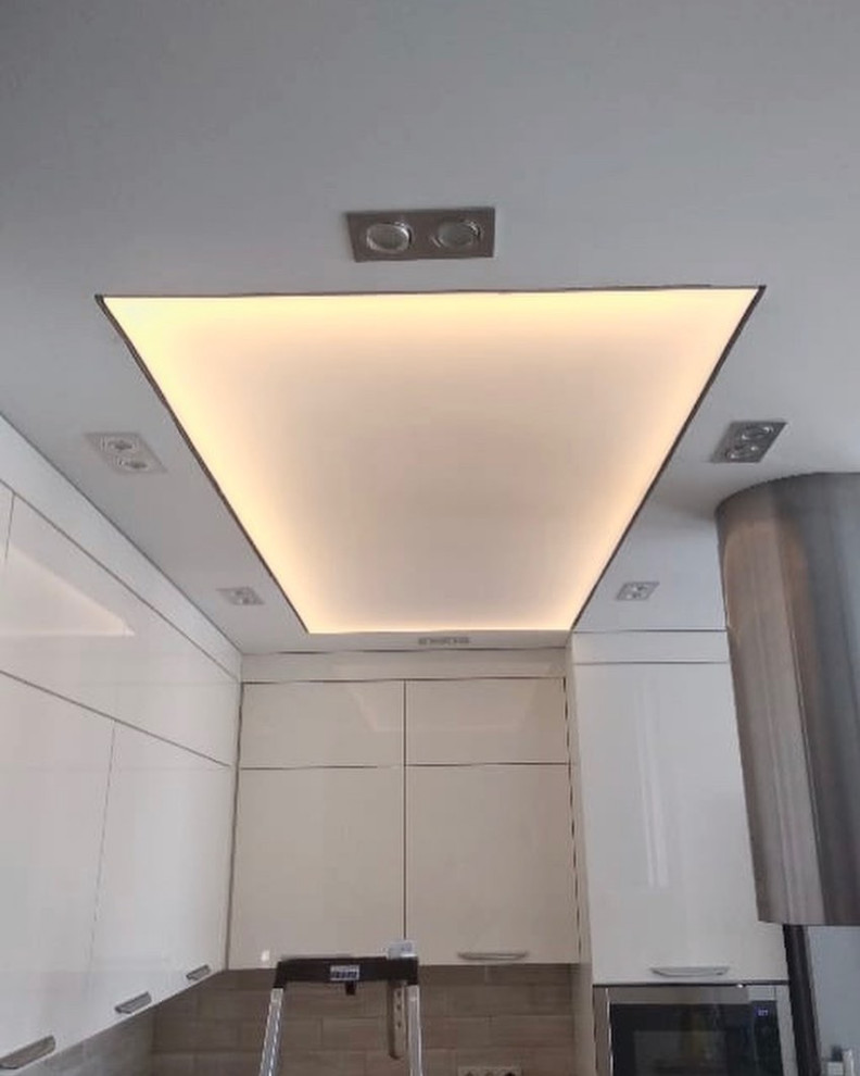 Обложка проекта: потолки с полной засветкой