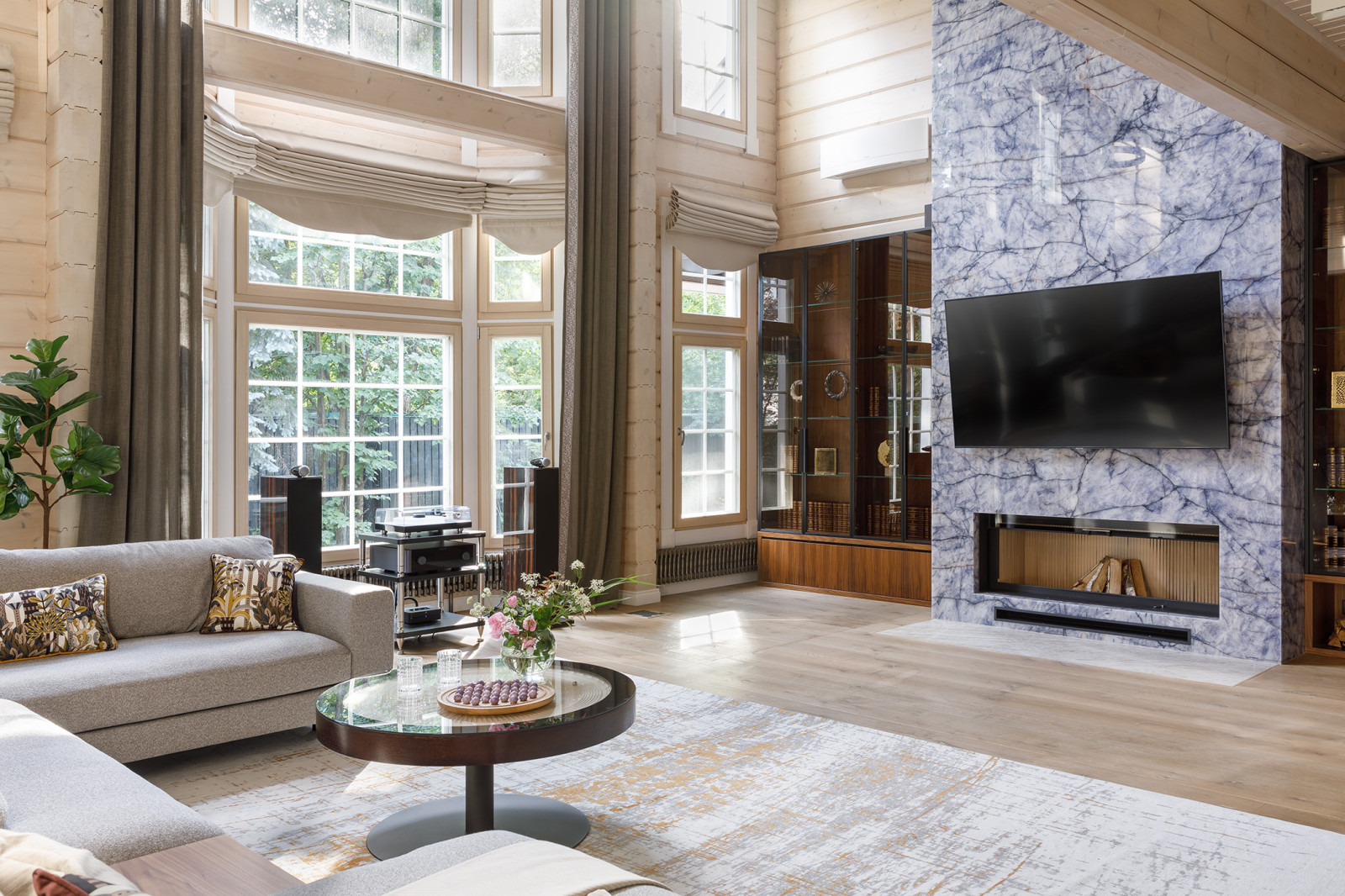 Гостиная с камином