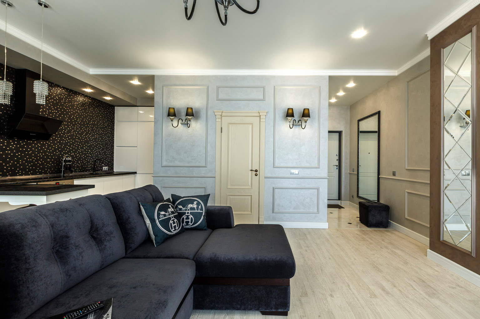 Студия на Пр. комарова