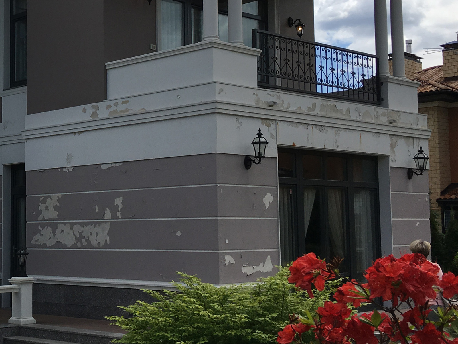 Дизайн и реконструкция фасада загородного дома.