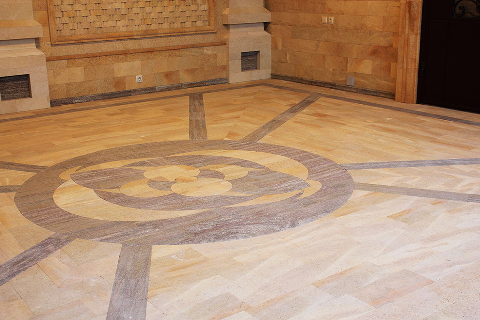 Облицовка природным камнем комплекса для отдыха с беседкой.