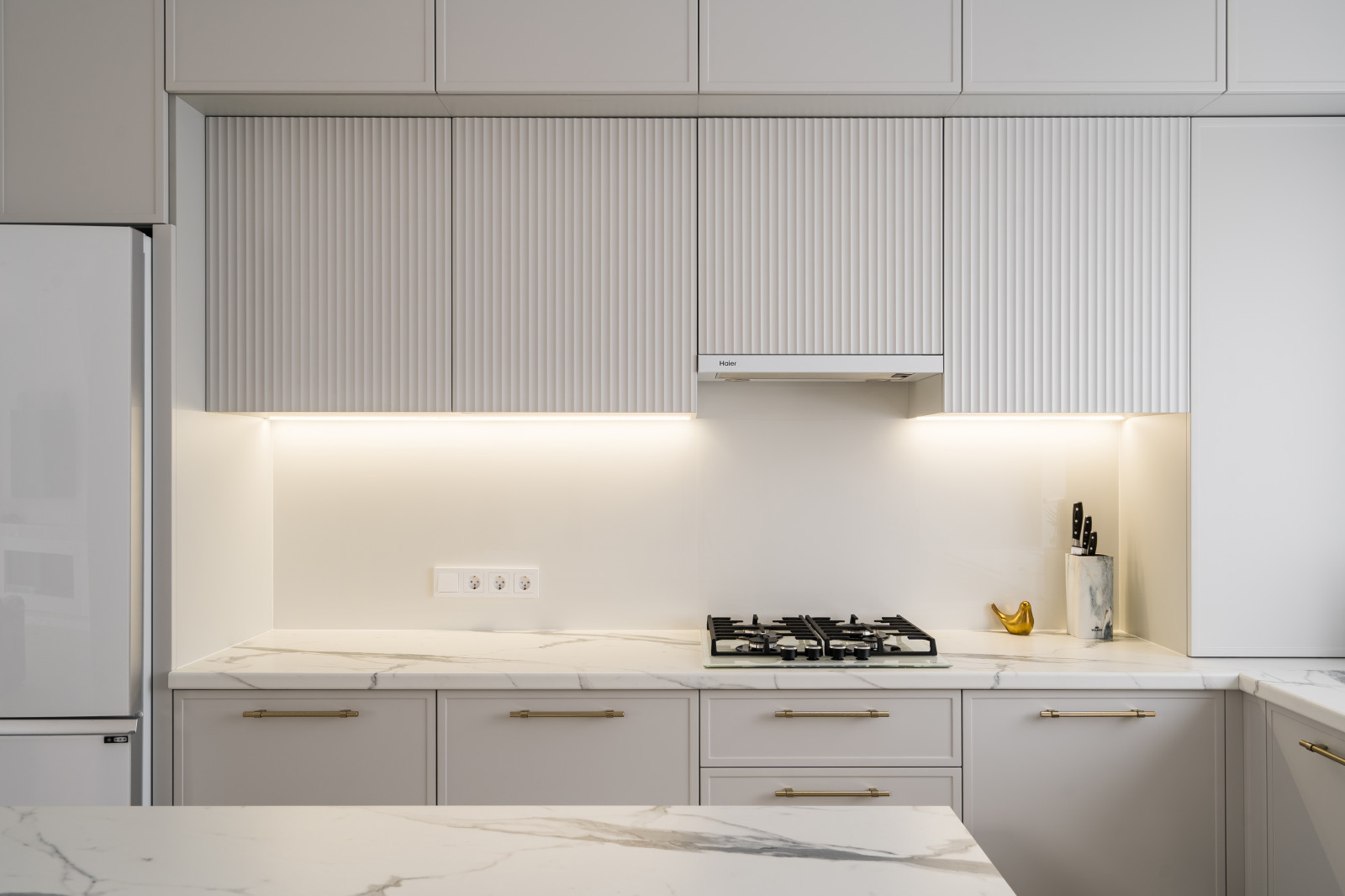 кухня с подсветкой