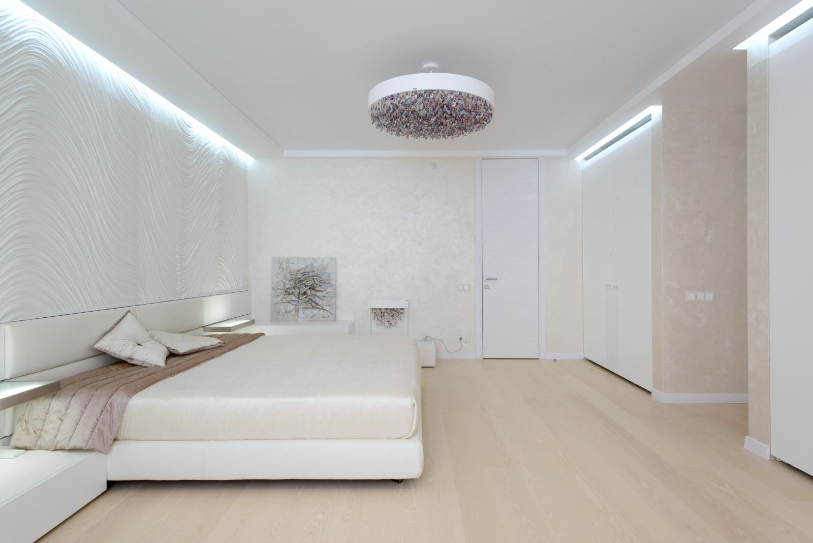 Любовь к белому цвету.