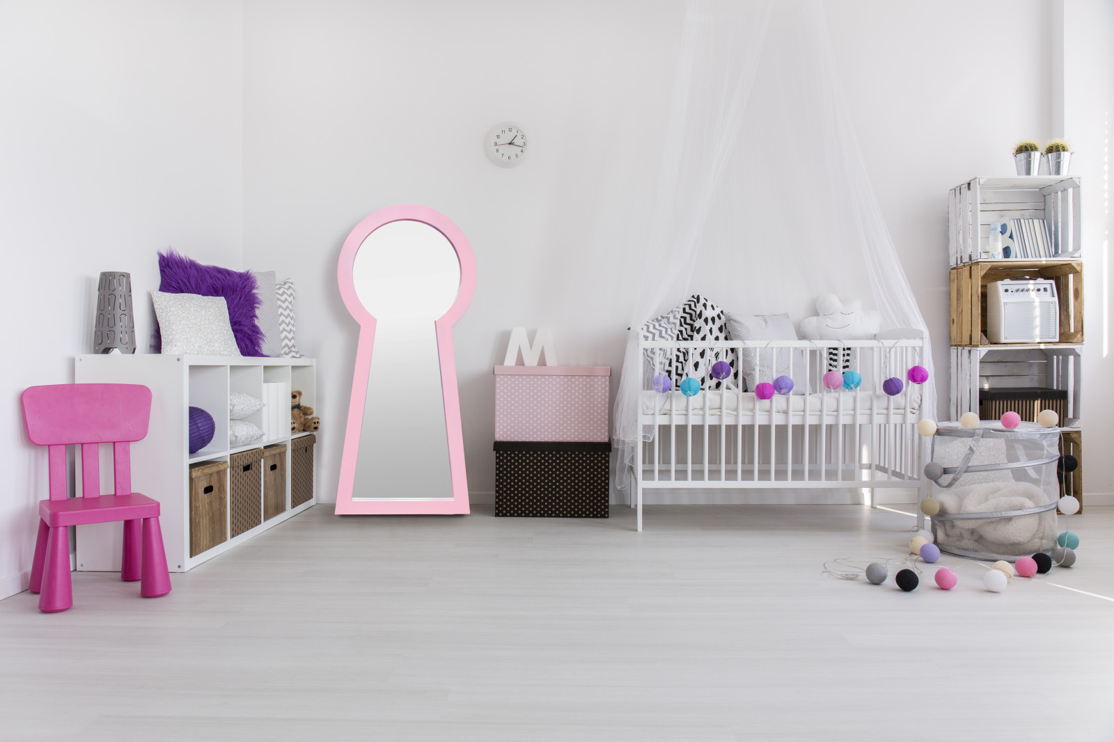 Обложка проекта: Зеркало Замочная Скважина в интерьере детской комнаты