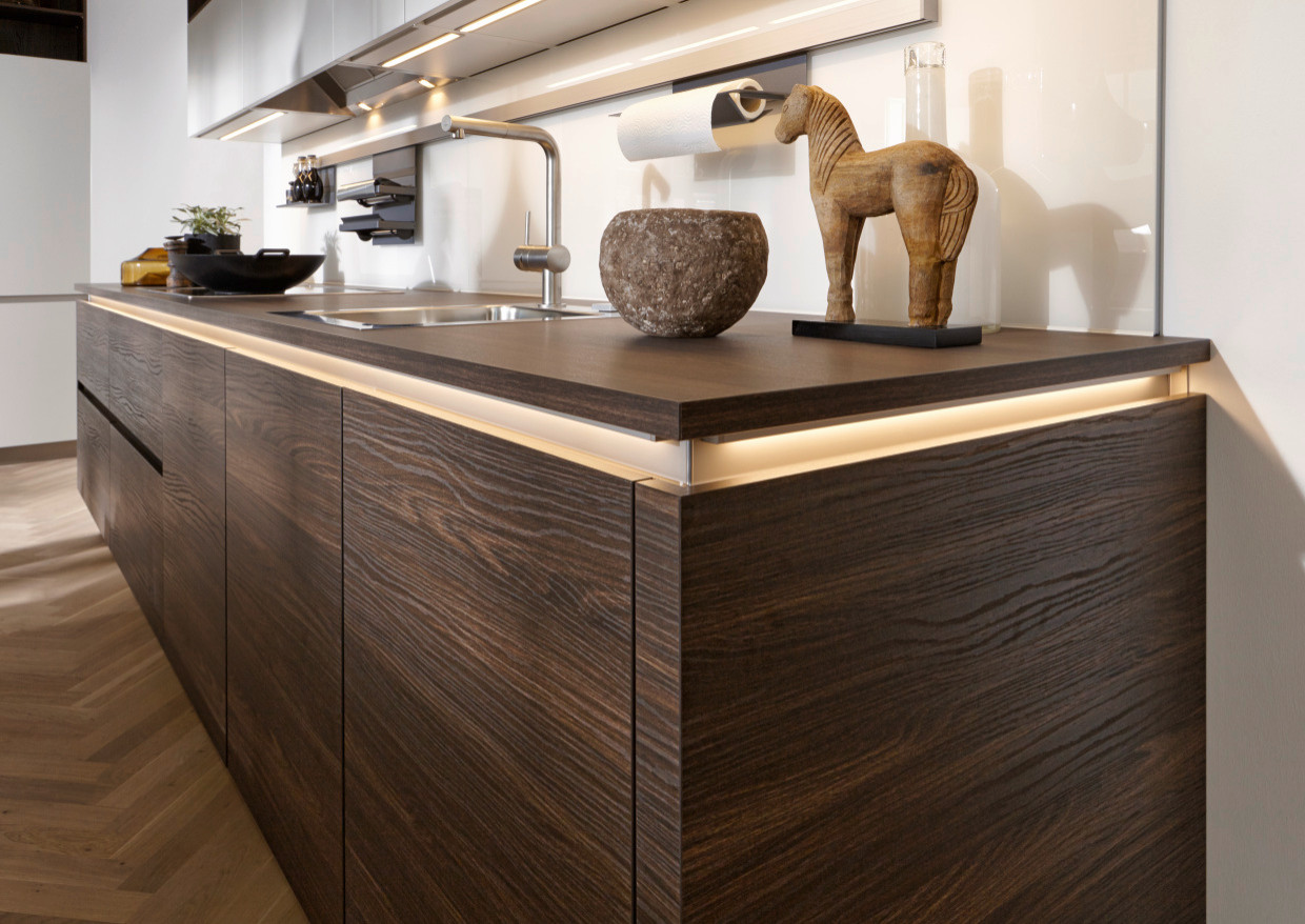 Подсветка верхнего ряда ручек-профилей