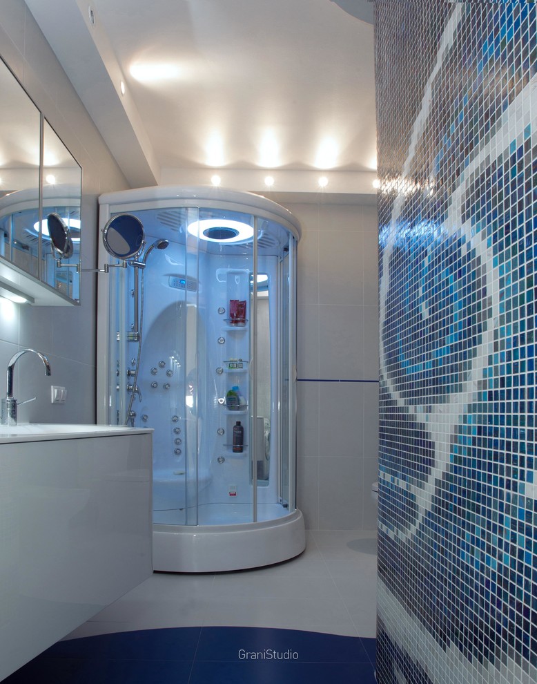 Где-то на море