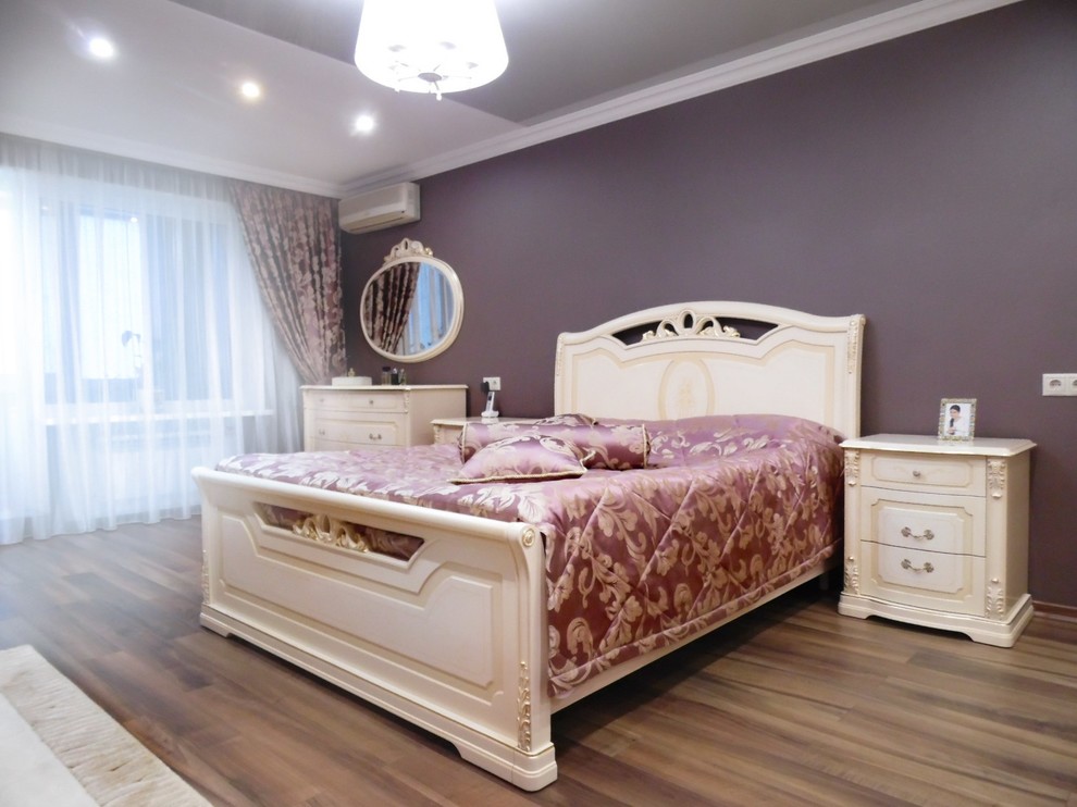 Натяжные потолки в квартире "классического стиля"