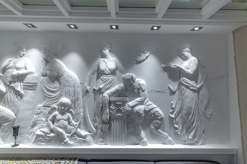 Квартирный вопрос. В греческом зале