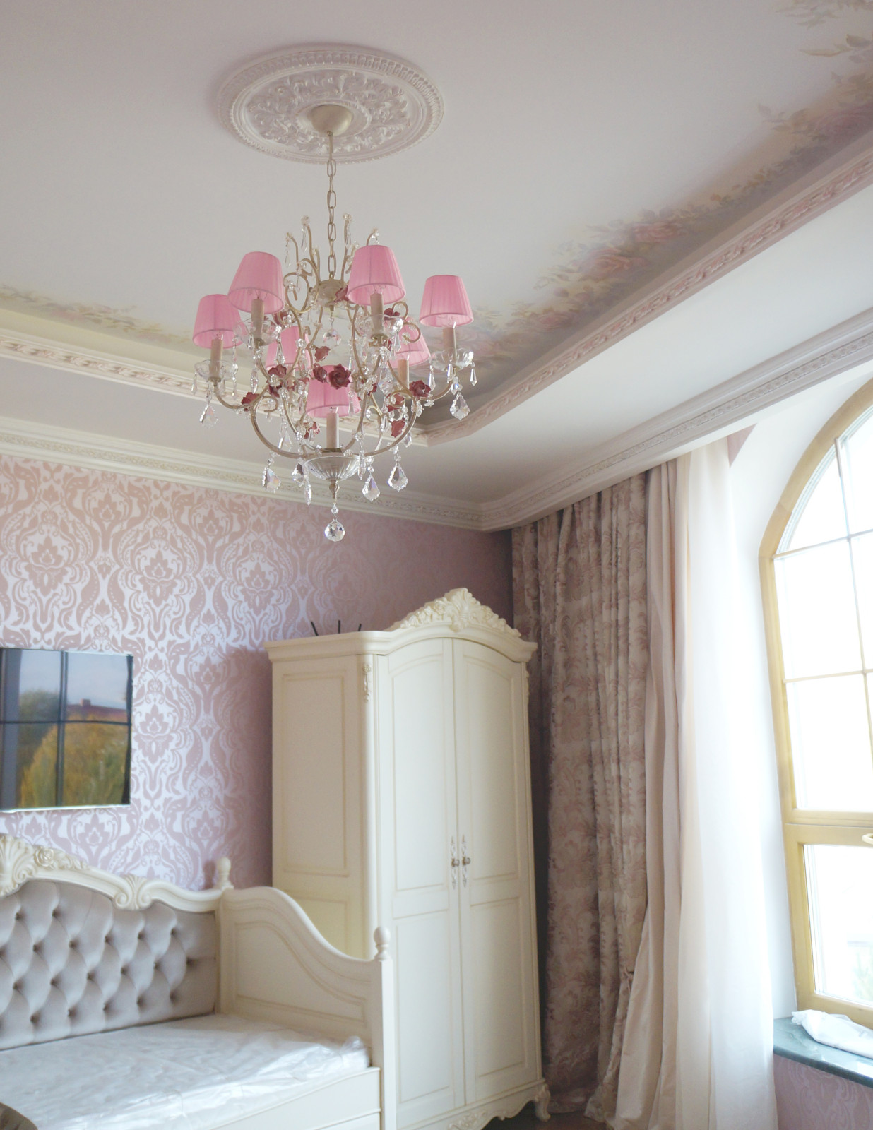 Роспись потолка в детской для девочки