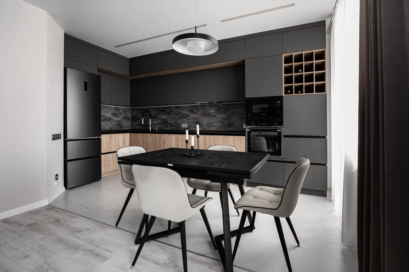 Большая угловая кухня в цвете графит с тонкой столешницей из компакт-плиты