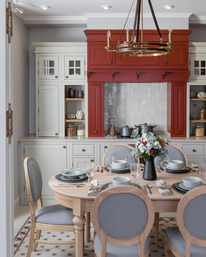 Классическая кухня в американском стиле с яркими акцентами