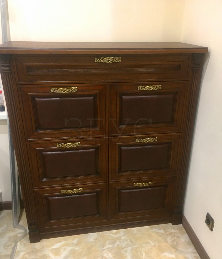 Обложка проекта: Комод из массива и натуральной кожи.