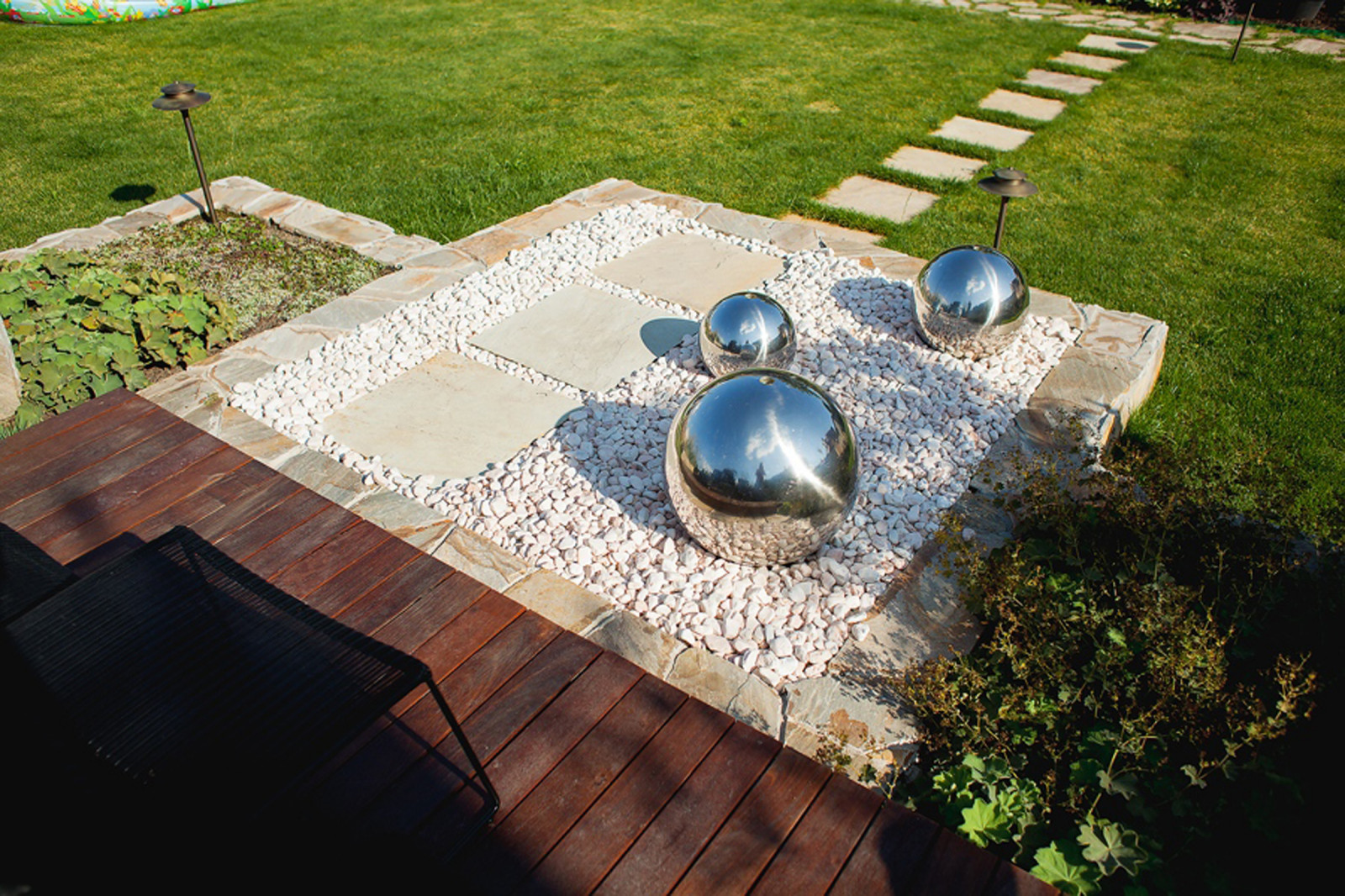 Пошаговые дорожки и отсыпка