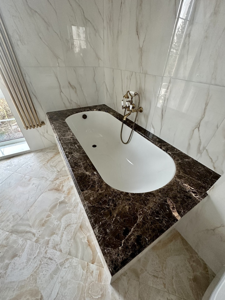 Обвод ванной комнаты из мрамора