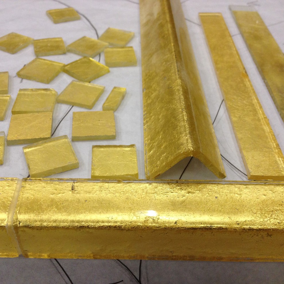 Золотая мозаика и угловые элементы.