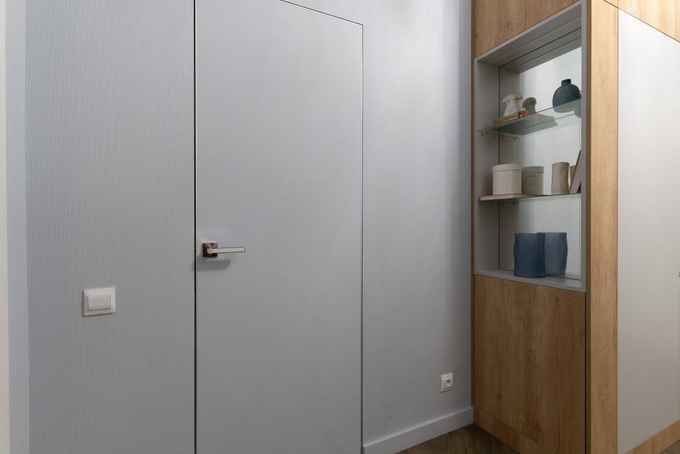 Кухня-гостиная, облегченная, светлая в основном объеме и с акцентным светом, в с