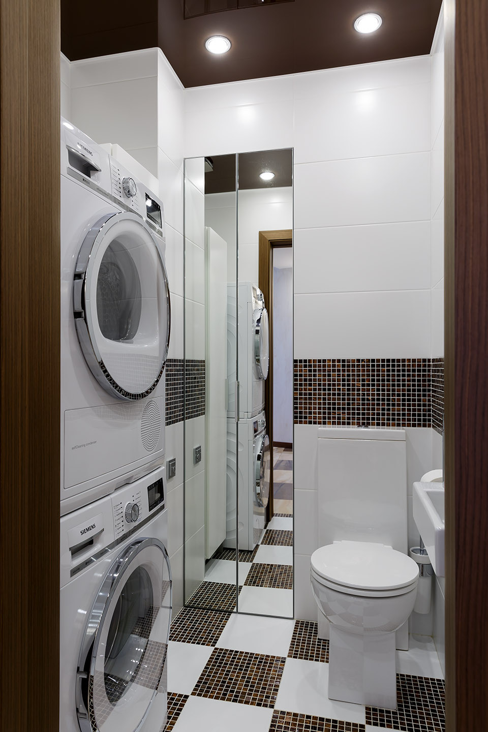 "Вокруг зеркальной колонны"