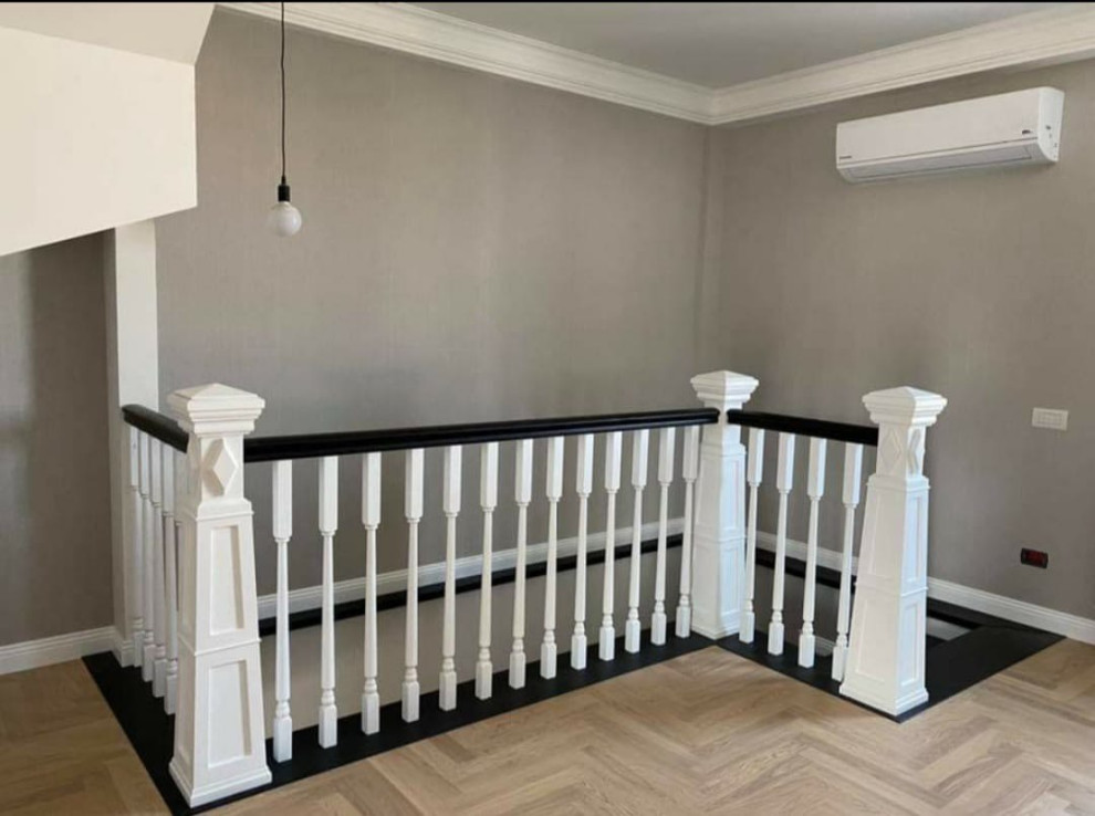 Лестница из дерева в классическом стиле