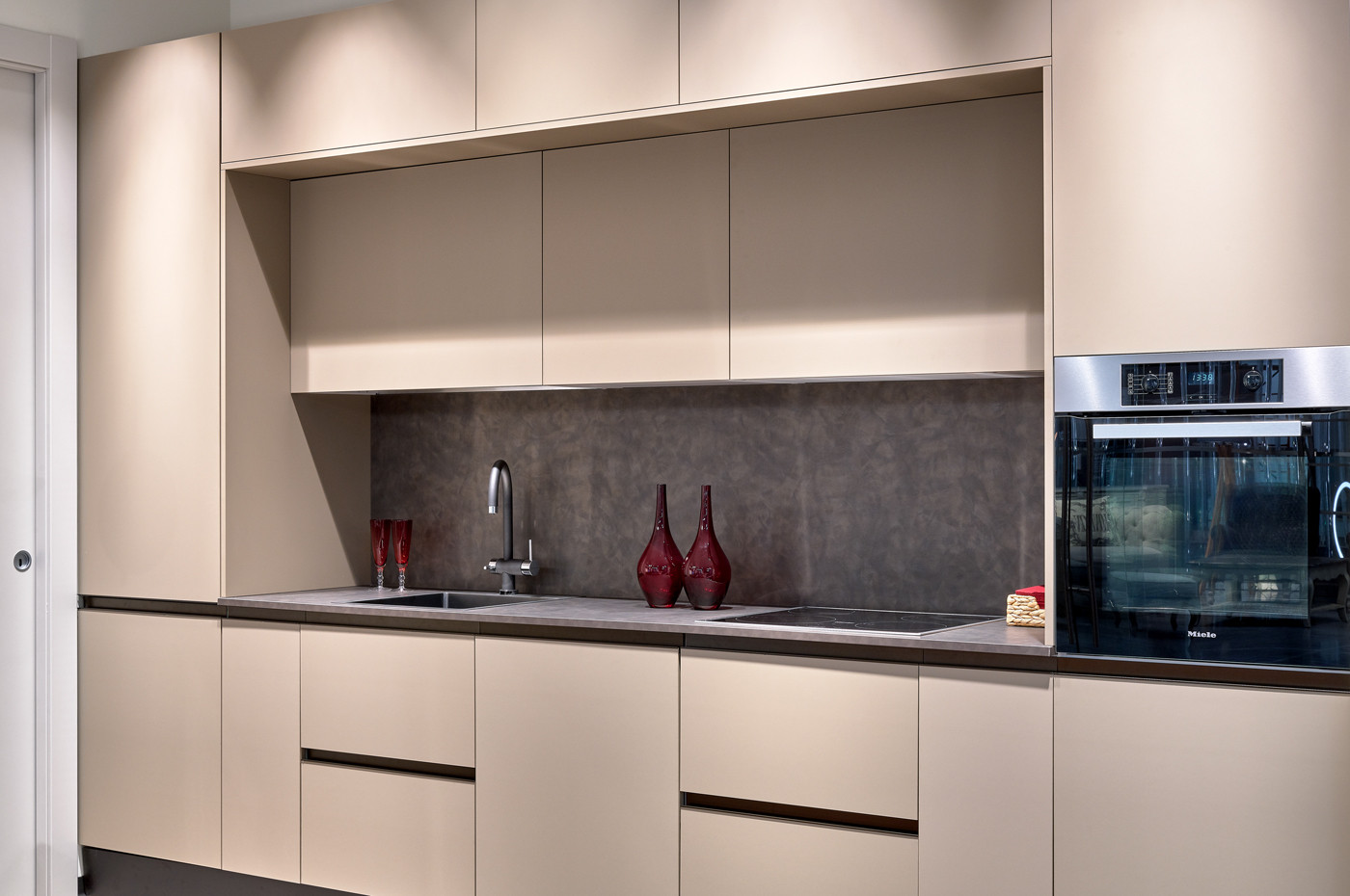 Мебель и аксессуары для кухни.