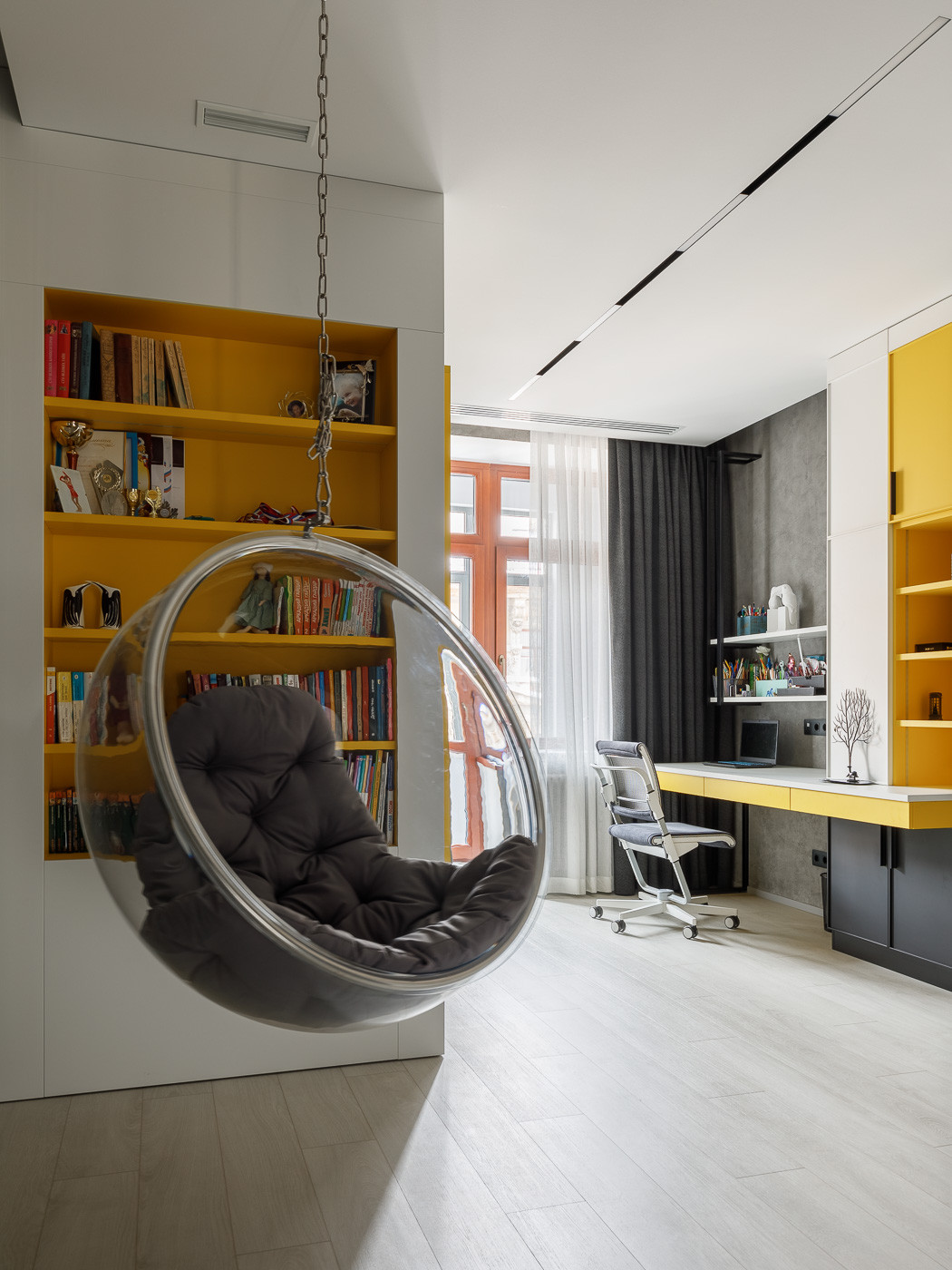 Реализованная квартира в современной стиле на 4-ой Советской - 166 м2