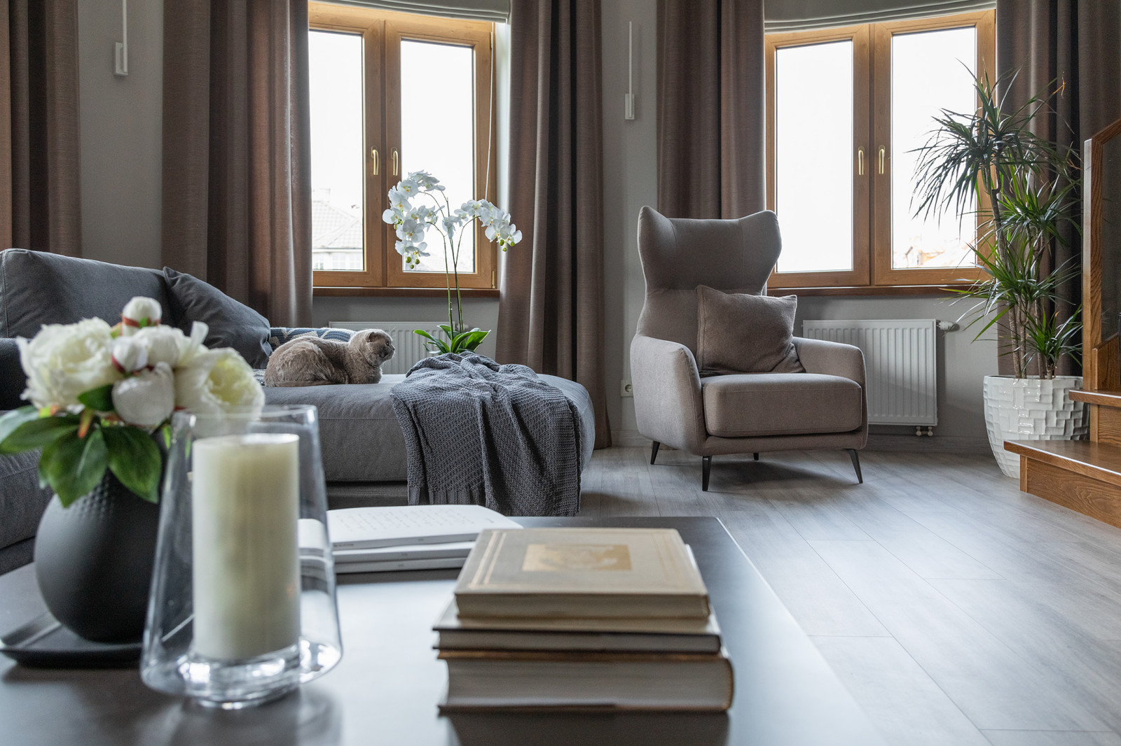 Обложка проекта: Интерьер двухуровневой квартиры в Калининграде.