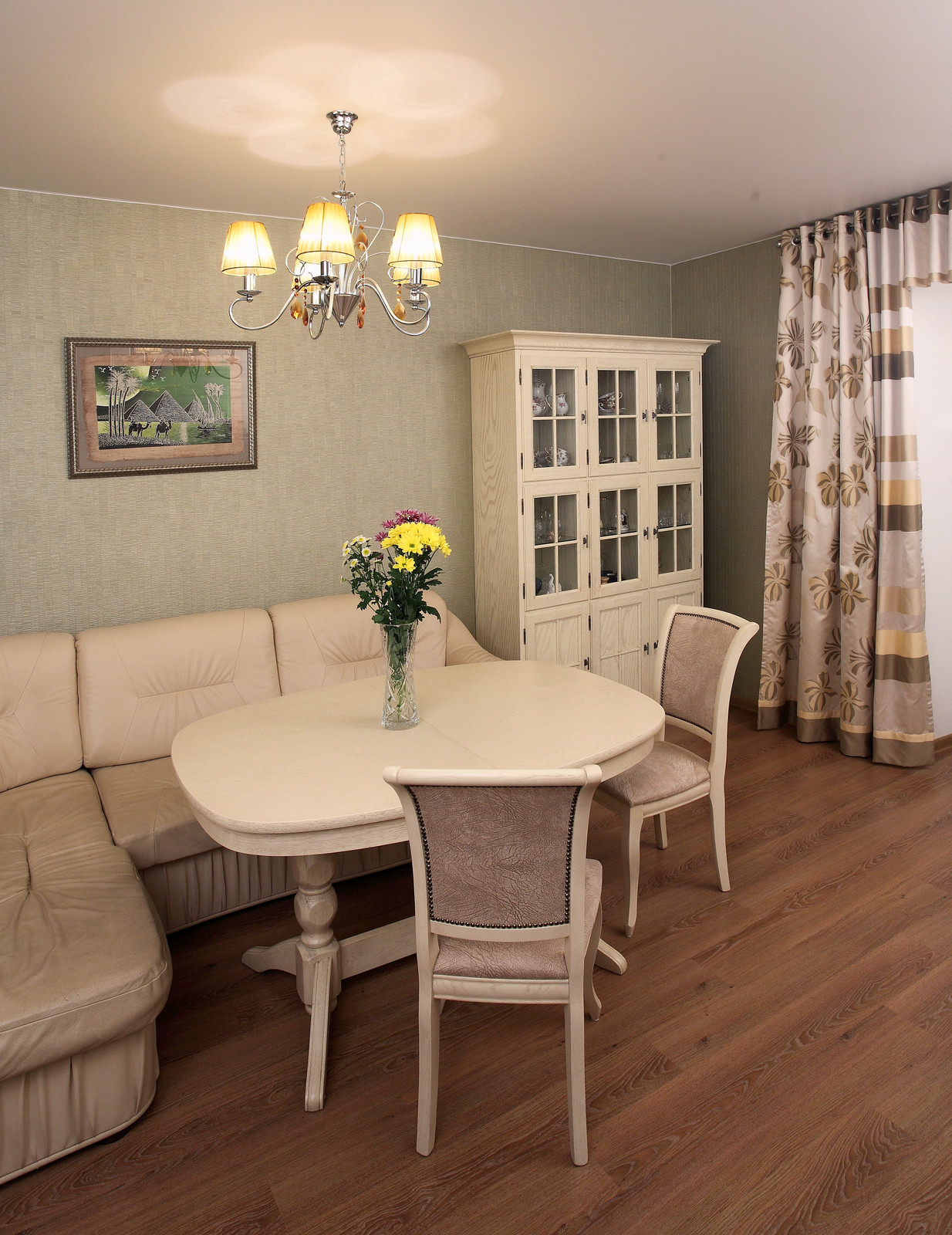 Гостинная и спальня в одной комнате.