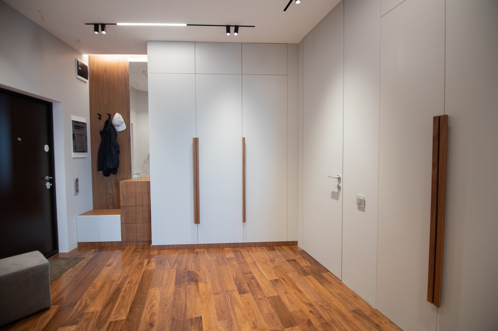 Мебель в прихожую в современном стиле