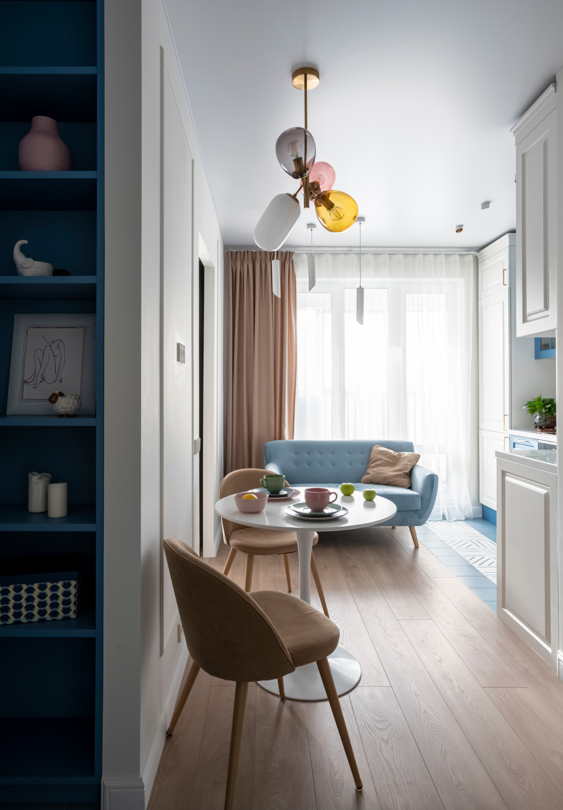 Квартира с акцентами и зеркальной дверью