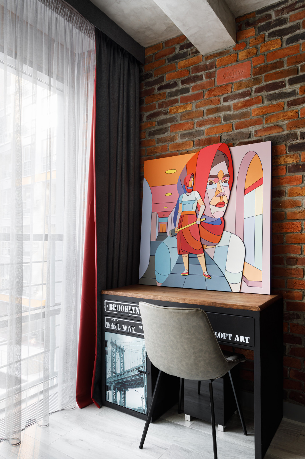 Яркий лофт для ценителя современного искусства